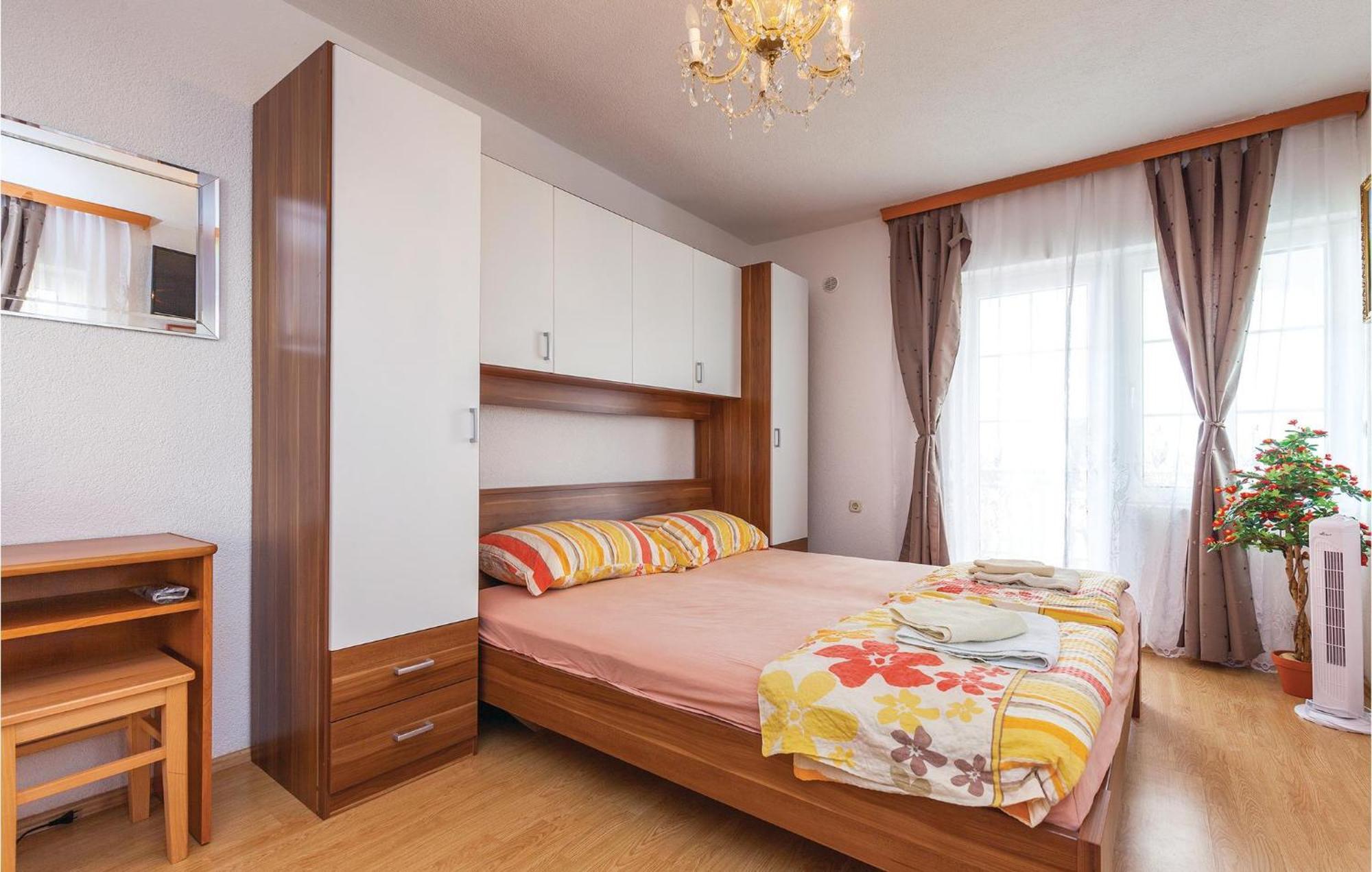 Nice Apartment In Crikvenica With Kitchen Exterior foto