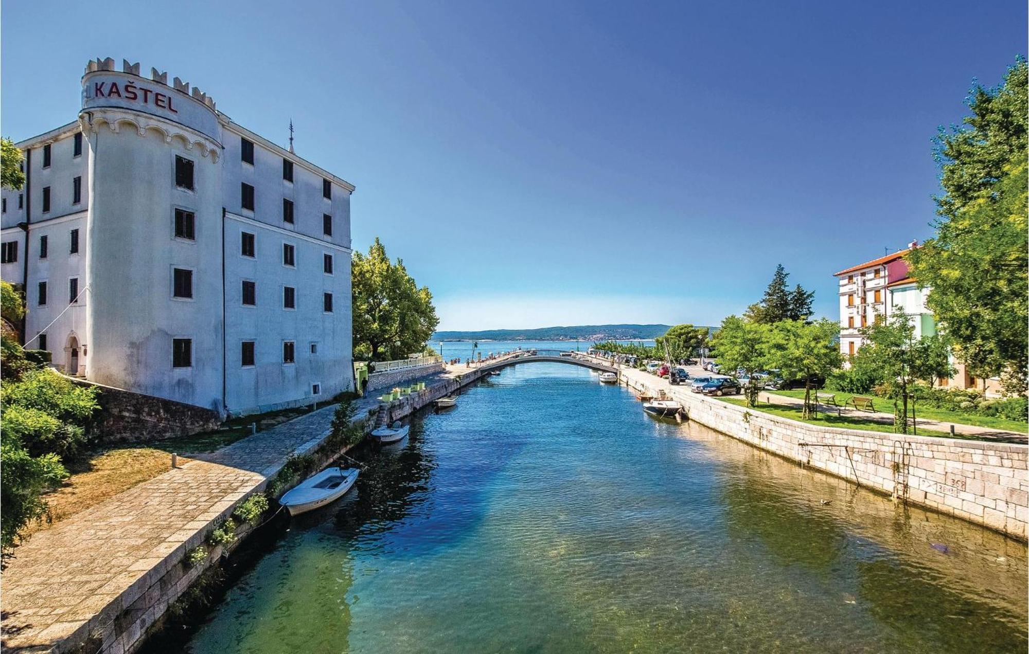 Nice Apartment In Crikvenica With Kitchen Exterior foto
