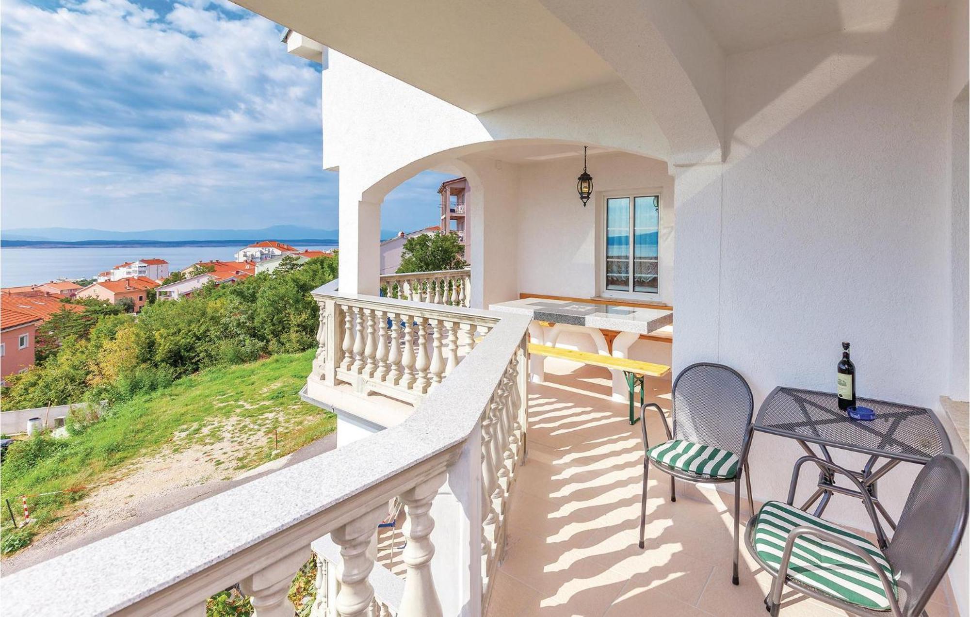 Nice Apartment In Crikvenica With Kitchen Exterior foto